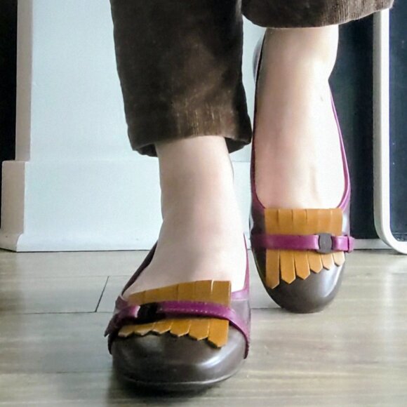 FERRAGAMO fringe flats - Picture 2 of 8